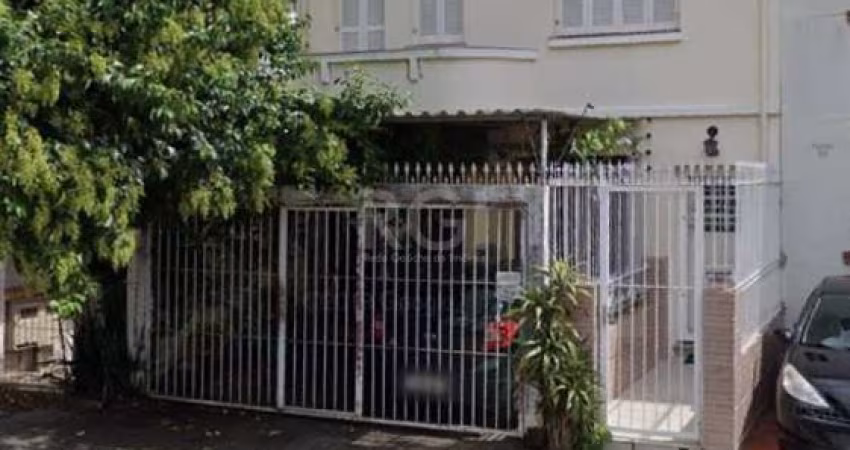 CASA DE 2 DORMITÓRIOS NO BAIRRO: HIGIENÓPOLIS  EM PORTO ALEGRE.&lt;BR&gt;CASA DE 2 DORMITÓRIOS BEM LOCALIZADO, COZINHA, SALA, 2 BANHEIROS, LAVANDERIA, PÁTIO, O PORÃO TEM A MESMA MEDIDA DA PARTE DE CIM