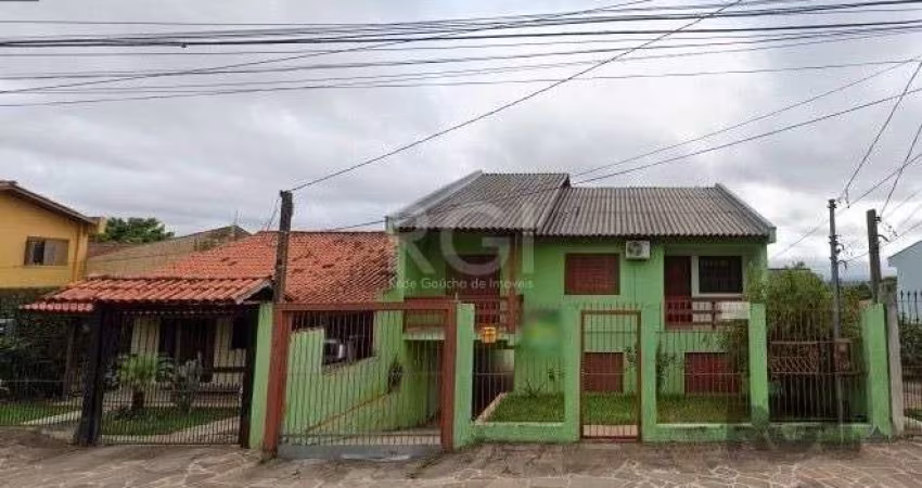 Excelente casa de alvenaria 204m² de área, com 4 dormitórios, sendo 1 suíte, 2 banheiro social, 2 living ( estar e jantar ), cozinha, área de serviço, área de lazer com churrasqueira e canil. Garagem 