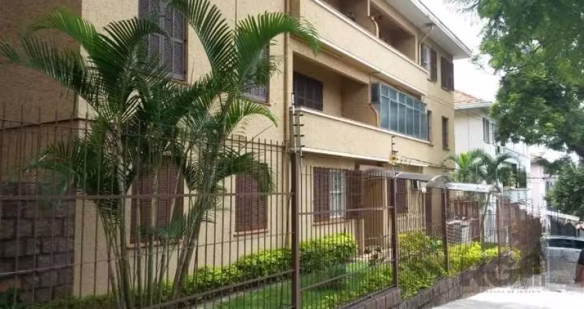 Apartamento com 3 (três) dormitórios, sendo 1 suíte, no bairro Petrópolis, com 94,85m²,  de frente com sacada,  living para dois ambientes, copa cozinha, área de serviço e despensa.  Iluminado e areja