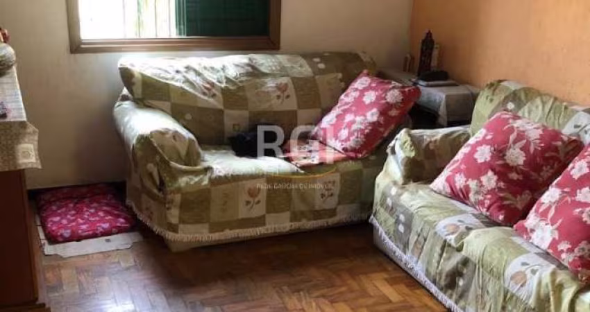 Casa com 3(três) dormitórios, living em dois ambientes, cozinha, banheiro social, churrasqueira, Garagem fechada para dois carros,  Superior Salão festas e terraço mais lavabo.
