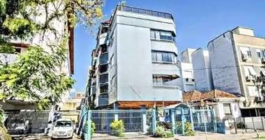 Cobertura 2 dormitórios sendo todos suítes no bairro Santana.  Parte inferior: cozinha americana, sala de estar com sacada, e um dormitório suíte.  Parte superior: Living amplo, churrasqueira e uma sa