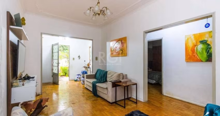 Casa no Bairro São Geraldo - Oportunidade Única!&lt;BR&gt;&lt;BR&gt;Vende-se casa de luxo no bairro São Geraldo, com 04 dormitórios, sendo 01 suíte, 02 vagas de garagem, 03 banheiros, sala, copa com a