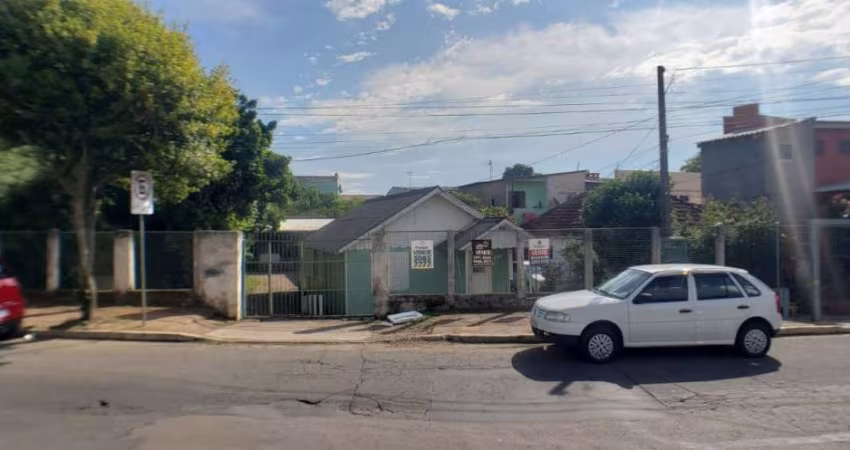 Terreno residencial em avenida movimentada, ao lado de diversos comércios. Medindo 10 de frente por 40 de fundos.