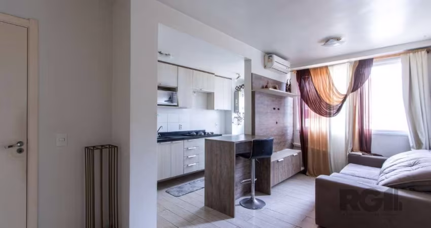 Apartamento com 2 dormitórios, cozinha integrada com a área de serviço e banheiro social.  Ficam os móveis planejados da cozinha, armário da área de serviço, bancada e o painel da sala com armário emb