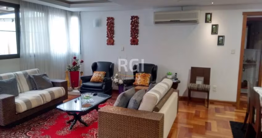 Apartamento de 03 Dormitórios com terraço, no Bairro Menino  Deus, com 238,12 m² de Área privativa, bem ensolarado e arejado, posição Fundos/lateral e orientação solar Oeste. No primeiro andar e segun