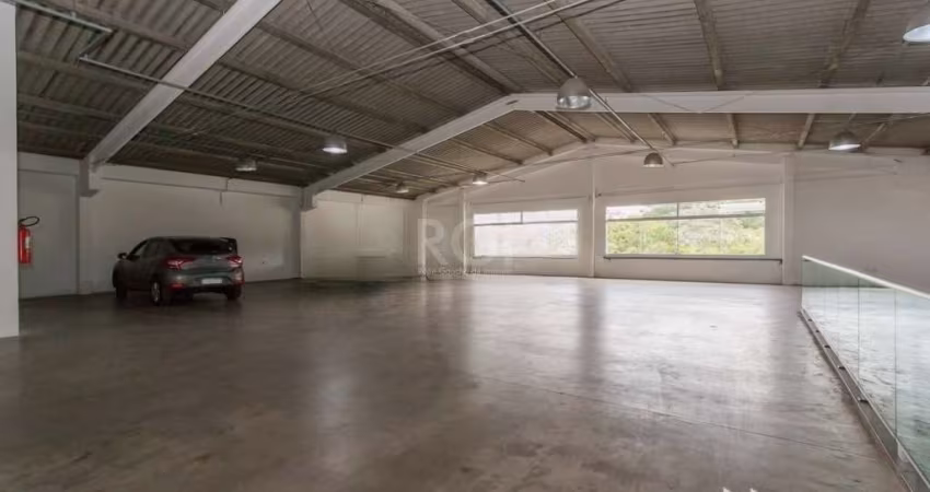 Prédio Comercial com 2.235,57 de àrea construída, medindo de frente  29,65 x 47,86. Ótima localização, ideal para oficinas, Seguradoras, pois está com rampas prontas, pé direito alto. Prédio todo envi