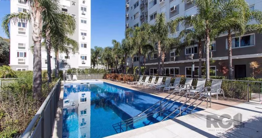 Excelente apartamento de 2 dormitórios, sendo um suíte, andar alto, semi mobiliado, cozinha americana, área de serviço, vaga de garagem coberta. Condomínio com infra de clube, Smarket ( mercado 24h), 