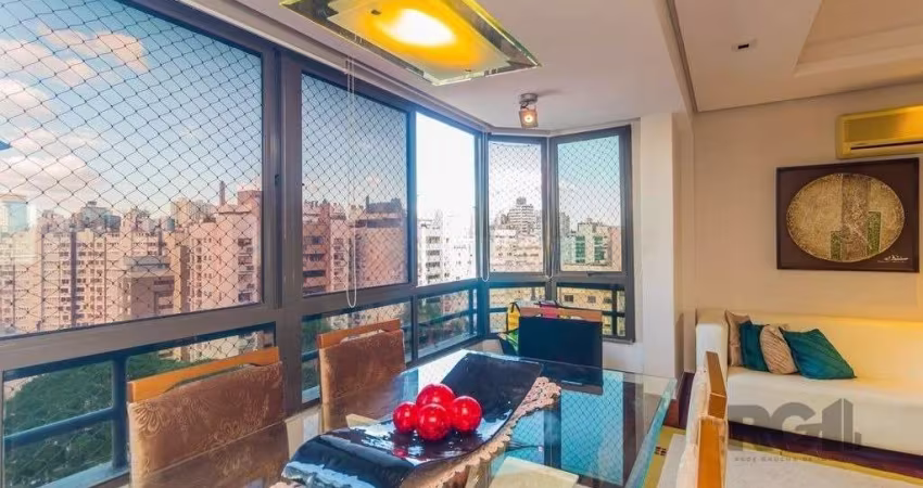Esta cobertura é verdadeiramente deslumbrante, oferecendo uma vista panorâmica infinita de 270° e uma exposição solar durante todo o dia. Sua localização é única, situada ao lado da Encol, em uma rua 