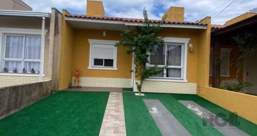 Excelente e impecável casa térrea no bairro Hípica, totalmente reformada, com living para 02 ambientes, 02 dormitórios, cozinha com armários planejados, banheiro social com armário e box de vidro, áre