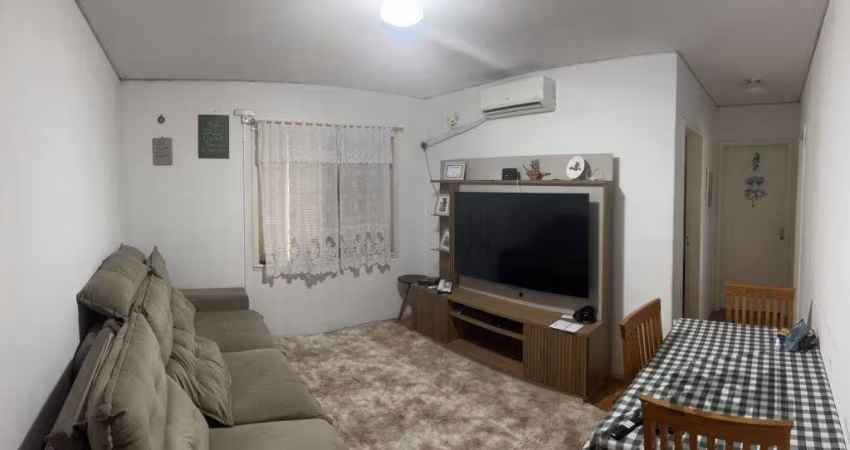 Ótima oportunidade de adquirir um apartamento no Edifício Cidade de Curitiba, localizado na Avenida Wenceslau Escobar, no bairro Cristal, em Porto Alegre.&lt;BR&gt; O imóvel possui 2 dormitórios, 1 ba