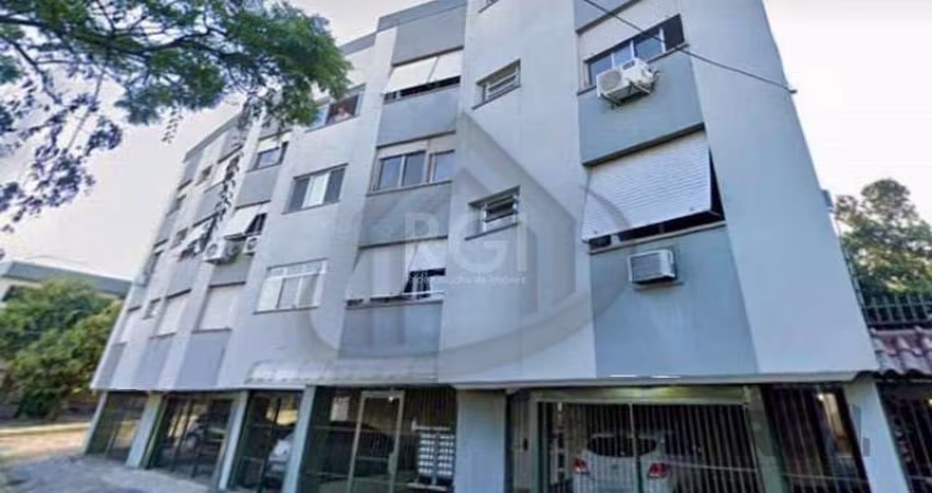 Amplo  apartamento, com otima ventilação.&lt;BR&gt;Living  amplo para dois ambientes, dois dormitorios, banheiro, e uma cozinha com otimo tamanho, área de serviço separada.&lt;BR&gt;Vaga coberta.&lt;B