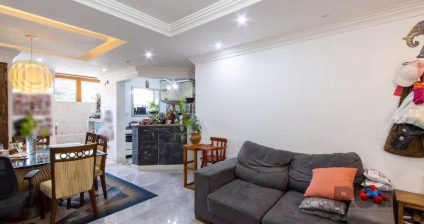 Linda casa em condomínio,  composta por 3 dormitórios, sendo 1 suíte com closet e sacada, cozinha planejada com passa pratos para área de serviço onde fica a churrasqueira, área de serviço toda envidr