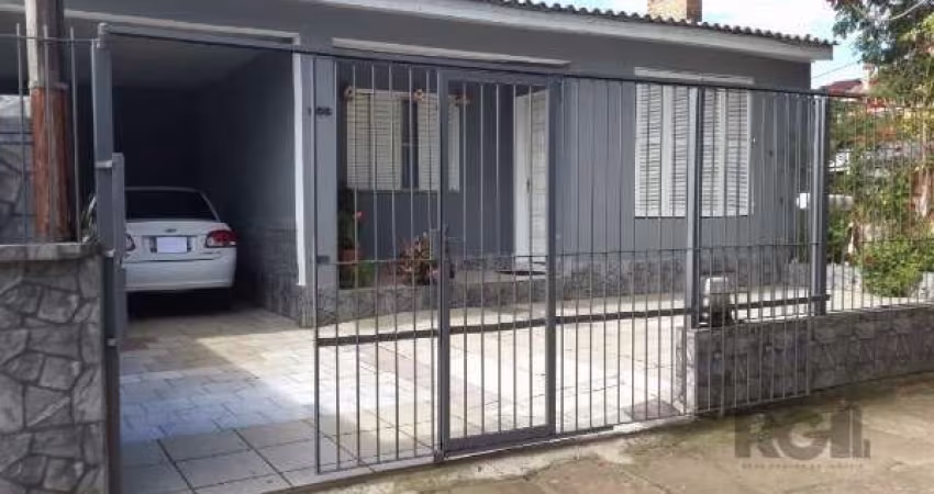 Boa  residência em terreno  de 300m2, são 3 dormitórios, sendo1 suite, estar com lareira , banheiro social, ampla cozinha, área de serviço, terraço com churrasqueira e no porão duas oficinas mais uma 
