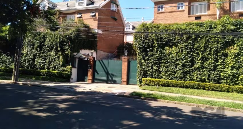 CASA EM CONDOMÍNIO / TRÊS FIGUEIRAS&lt;BR&gt;&lt;BR&gt;Casa em condomínio fechado com 222 mts ² privativos ( é a maior do condominio ) no bairro Três Figueiras! Planta original de 3 dormitórios, atual
