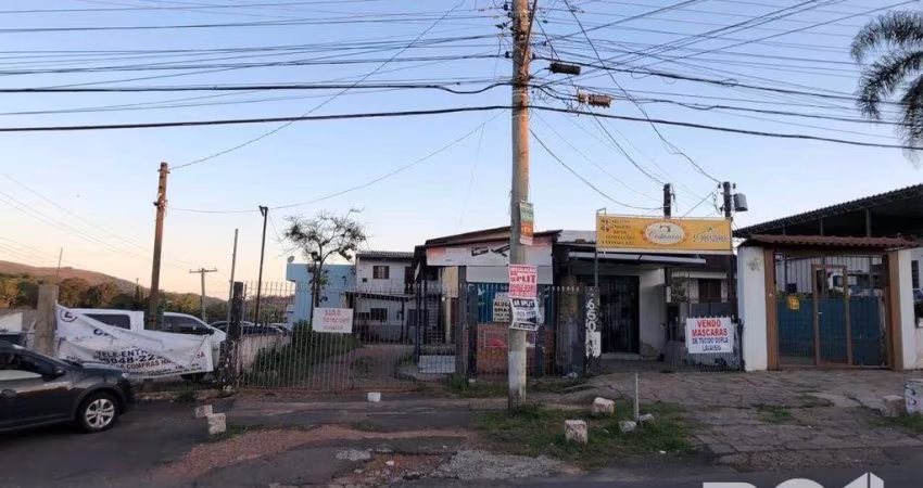 Terreno para venda na Zona Sul de Porto Alegre/RS. Amplo terreno com sobrado, em ótima localização, na Avenida Monte Cristo, próximo a mercados, padaria, farmácia... Agende sua visita e venha conhecer
