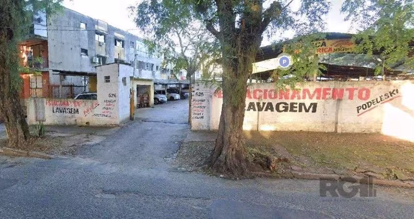 O terreno está localizado em uma excelente região do bairro Menino Deus, em Porto Alegre, Rio Grande do Sul. &lt;BR&gt;Sua área é de 3800m², oferecendo um amplo espaço para construção.&lt;BR&gt;&lt;BR