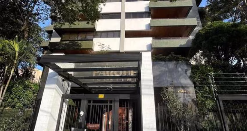 Apartamento de três dormitórios, suíte, sacada com churrasqueira e duas vagas de garagem  no bairro Chácara das Pedras em Porto Alegre. &lt;BR&gt;Living para três ambientes, sacadão com churrasqueira,