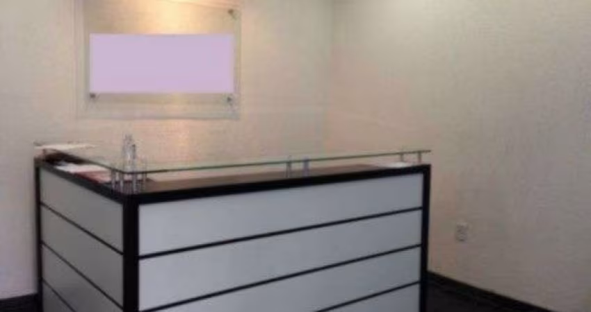 Prédio comercial central, independente, com três andares, recepção com sala de espera, 12 salas de atendimento separadas por divisórias móveis, dois banheiros independentes por andar, copa cozinha (re