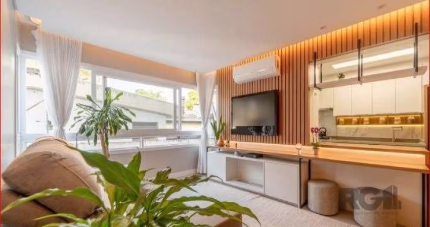 Deslumbrante apartamento no Cristal, finamente decorado por arquiteta, com móveis de design e acabamentos impecáveis que harmonizam perfeitamente cada ambiente.&lt;BR&gt;&lt;BR&gt;Conforto e Sofistica