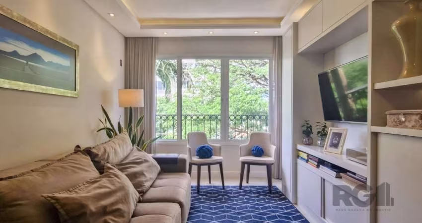 Vende-se apartamento 2 quartos com suíte, 2 vagas de garagem, living em dois ambientes, cozinha americana com churrasqueira, área de serviço separada, &lt;BR&gt;Edifício com salão de festas e  jardim.