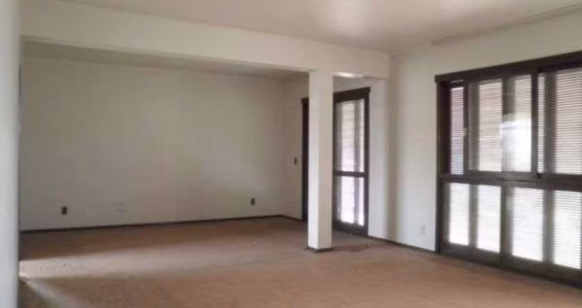 Apartamento 3 dormitórios no bairro Vila Ipiranga em Porto Alegre: Três dormitórios, sendo 1 suíte com sacada, living amplo com sacada, 1 vaga de garagem. Condomínio baixo, junto a Av. do Forte e próx