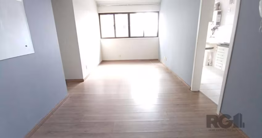 Apartamento SEMI-MOBILIADO de 2 (dois) dormitórios no Bairro Santana em Porto Alegre/RS.&lt;BR&gt;&lt;BR&gt;Imóvel com armários, living amplo, 2 ambientes, com copa/cozinha completa com armários, banh