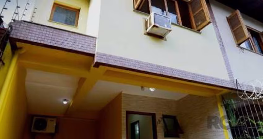 Casa no Bairro Parque Santa Fé!&lt;BR&gt;Oportunidade única de adquirir uma casa estilo sobrado, localizada no Paque Santa Fé, em Porto Alegre.&lt;BR&gt;&lt;BR&gt;Características:&lt;BR&gt;- 3 dormitó