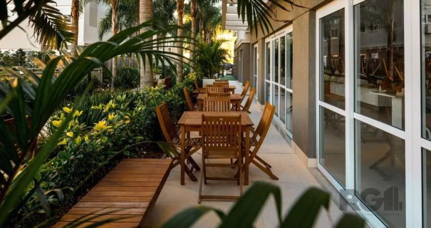 Excelente apartamento de 2 dormitórios, sendo um suite, cozinha planejada, com churrasqueira.  Sol da tarde, amplo living, proximo a todos serviços e ao Bourbon Shopping. Vaga de garagem coberta. Cond