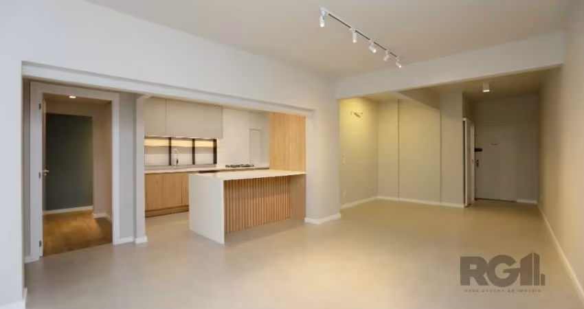 Apartamento 03 dormitórios revitalizado no Moinhos de Vento em Porto Alegre.  &lt;BR&gt;&lt;BR&gt;Com 148m2 privativos, de frente, conta 03 amplos dormitórios sendo uma suíte. Hall de entrada, sala gr