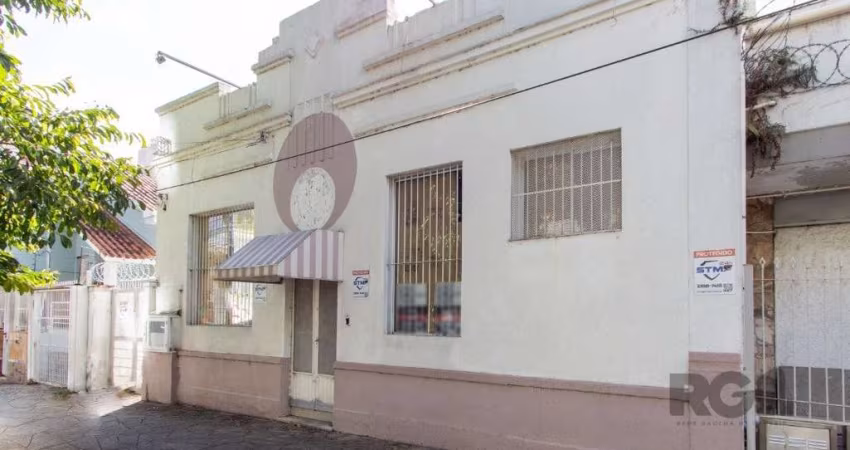 Casa comercial com aproximadamente 157m² privativos, com salas amplas, 2 banheiros, e estacionamento exclusivo para 5 vagas. Localização excelente, situada no coração do bairro Menino Deus, próxima da