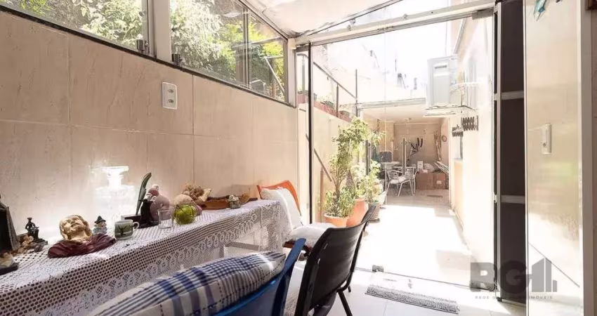 Apartamento térreo com amplo pátio e conforto de casa&lt;BR&gt;&lt;BR&gt;Se você deseja a sensação de morar em uma casa com a segurança de um apartamento esta é a oportunidade ideal&lt;BR&gt;&lt;BR&gt