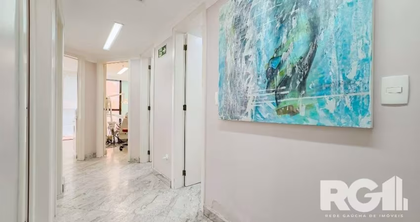 Clínica Odontológica com 57m² privativos, no bairro Rio Branco, próximo a Av.Goethe e ao Parcão.&lt;BR&gt;&lt;BR&gt;A clínica contempla:&lt;BR&gt;Hall de entrada e recepção montada;&lt;BR&gt;Gabinete 