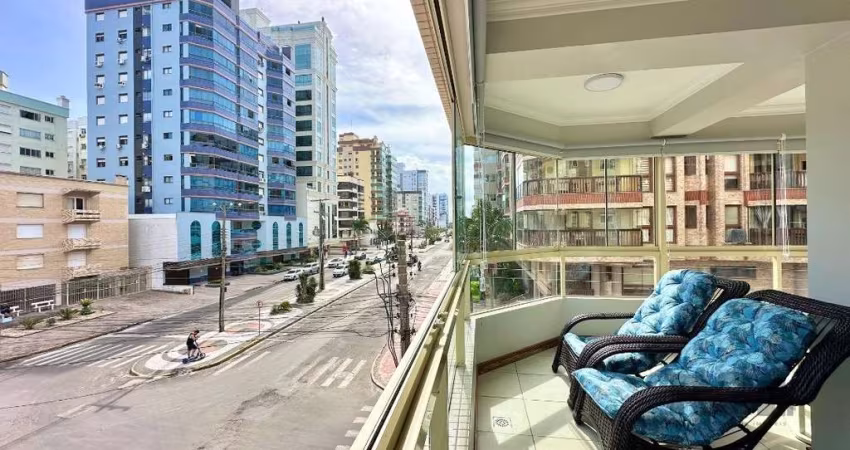 Excelente oportunidade de compra! Apartamento à venda de esquina, localizado em uma das principais avenidas, com uma vista cinematográfica para o mar. São 163,59 m² de área total, sendo 131,22 m² de á