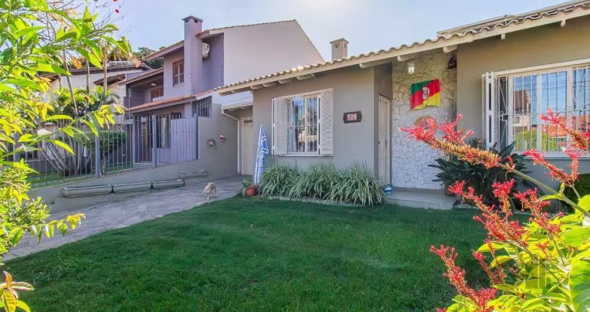 Se você está procurando uma casa alvenaria espaçosa e bem localizada, esta pode ser a opção perfeita para você. Com 4 Dormitórios, sendo 2 suítes diferenciadas ( uma com banheiro completo e a outro c/