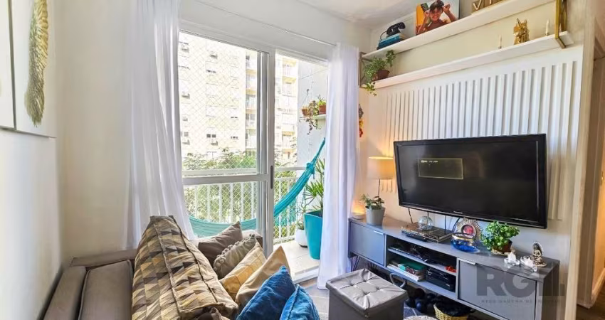 Apartamento à venda no Condomínio Otto Clube Residencial, situado no coração do charmoso bairro Tristeza, em Porto Alegre. &lt;BR&gt;Este imóvel impecável oferece um layout funcional com 2 quartos, in