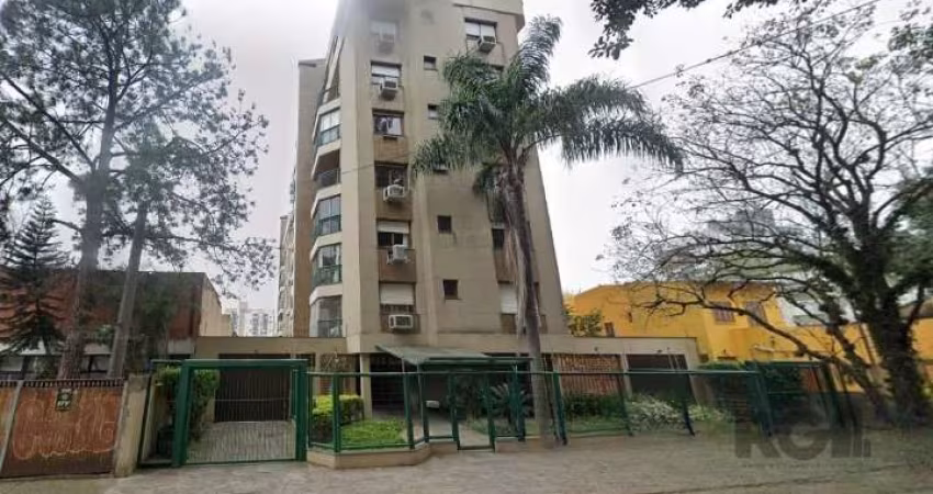 Excelente apartamento no bairro Rio Branco, oferecendo conforto e localização privilegiada. Possui 3 dormitórios, sendo 1 suíte, sacada com churrasqueira, living amplo com lareira, cozinha funcional, 