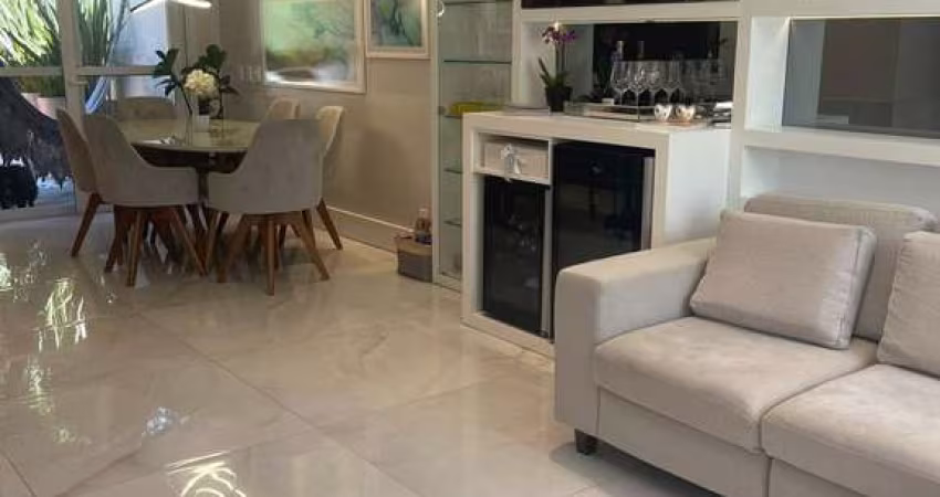 Casa excelente moblilhada, acabamento e decoração. Metragem: 126 m² Living: Amplo living de 2 ambientes, ideal para receber amigos e familiares, com lareira. Cozinha: Cozinha moderna e funcional, equi