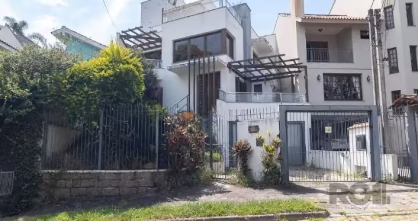 CASA RESIDENCIAL MOBILIADA PARA LOCAÇÃO NO BAIRRO IPANEMA - 05 QUARTOS SENDO 01 SUÍTE - 304M² DE ÁREA PRIVATIVA &lt;BR&gt;&lt;BR&gt;Casa residencial mobiliada para locação no bairro Ipanema com aproxi
