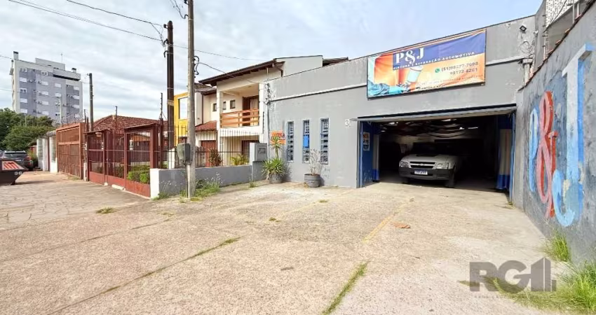 LOJA COMERCIAL GALPÃO  bem localizada, com área privativa de 157m2, banheiro, sala e estacionamento na frente.&lt;BR&gt;Terreno: 8,70X27,50