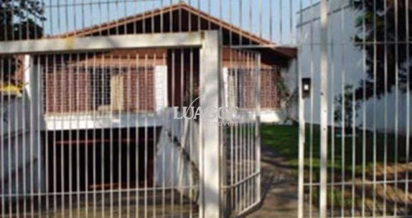Casa para Venda - 334m², 5 dormitórios, sendo 1 suites, 5 vagas - Três Figueiras