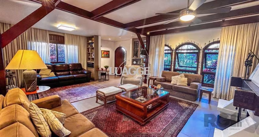 Casa 3 dormitórios, suíte, lareira, churrasqueira,, pátio, vaga garagem com 309 m² privativos.