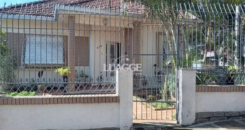 Casa para Venda - 384m², 3 dormitórios, sendo 1 suites, 3 vagas - Teresópolis