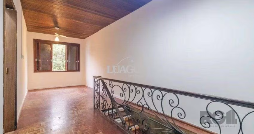 Casa para Venda - 160m², 3 dormitórios, sendo 1 suite, 2 vagas - Teresópolis