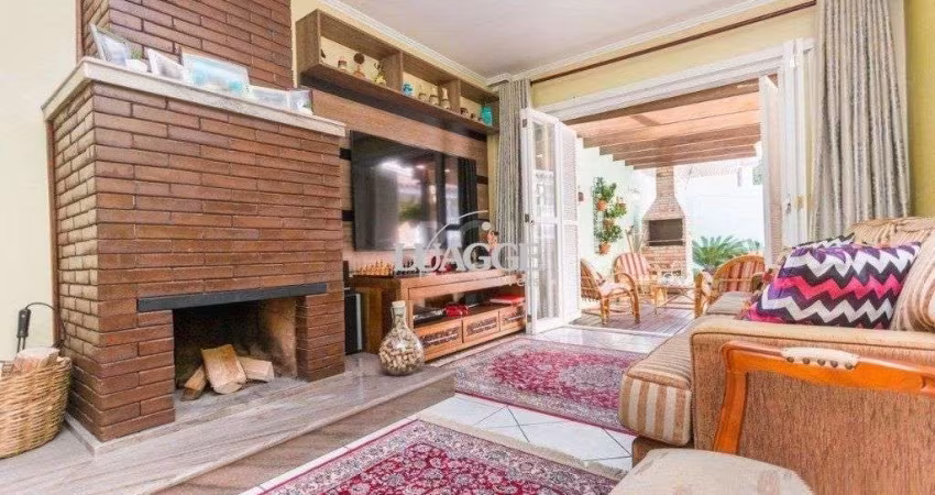 Casa para Venda - 258m², 3 dormitórios, sendo 1 suites, 4 vagas - Teresópolis