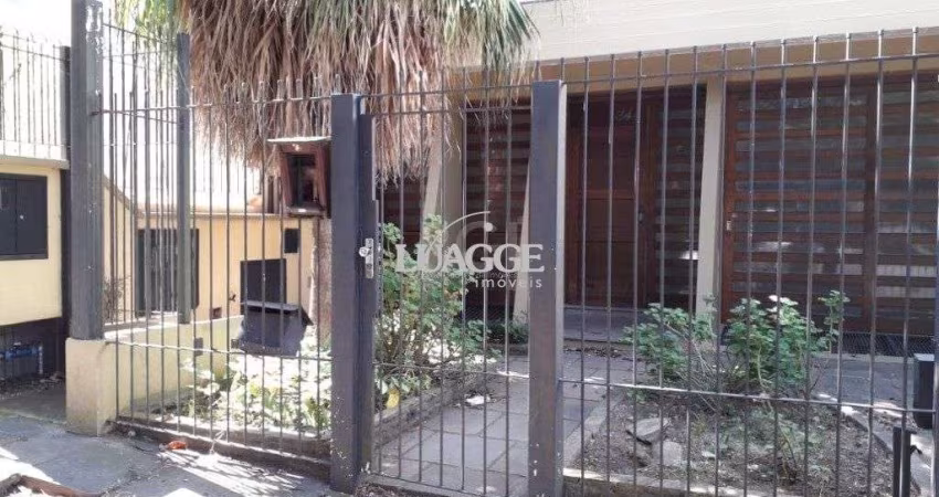 Casa para Venda - 385m², 5 dormitórios, sendo 1 suites, 4 vagas - Petrópolis