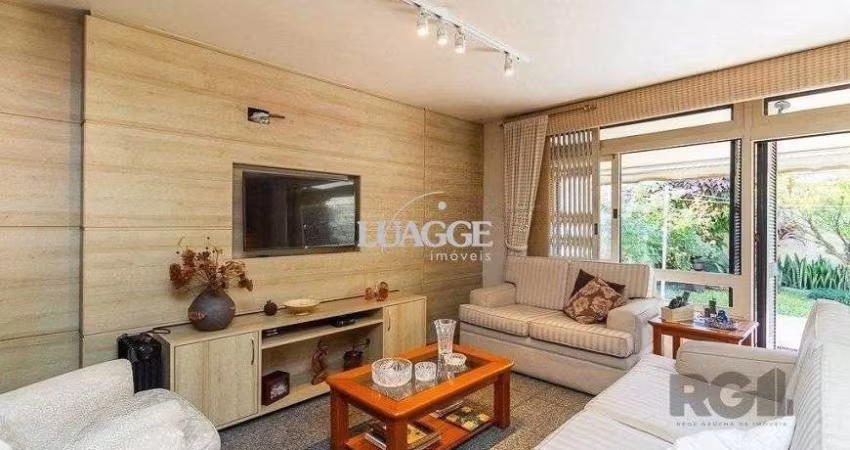 Casa para Venda - 235m², 4 dormitórios, sendo 1 suites, 2 vagas - Azenha