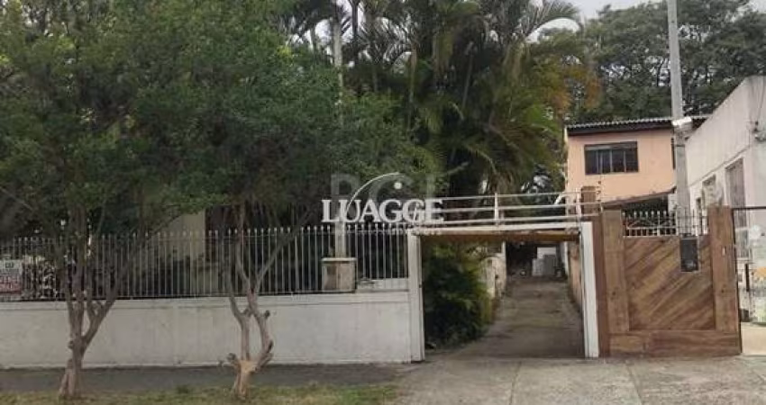 Casa/terreno medindo 200m² de privativo, 550m² totais  no bairro Partenon, 9 vag