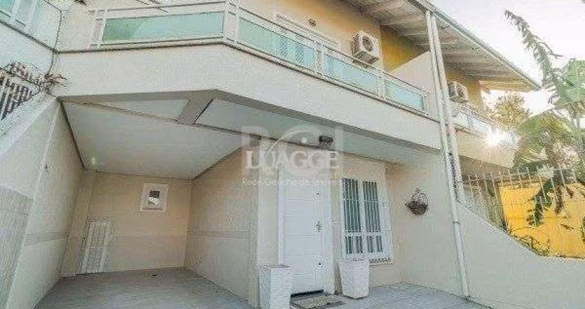Casa para Venda - 137m², 3 dormitórios, sendo 3 suites, 2 vagas - Hípica