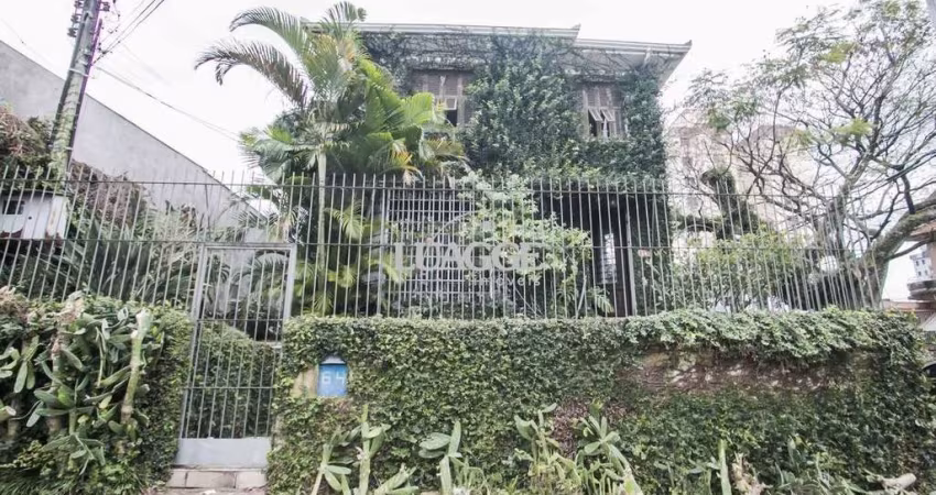 Casa para Venda - 250m², 4 dormitórios, 2 vagas - Petrópolis