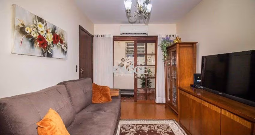 Casa de 289m² - 3 dormitórios, 1 suíte, 4 salas, churrasqueira, pátio e 4 vagas de garagem no bairro Partenon
